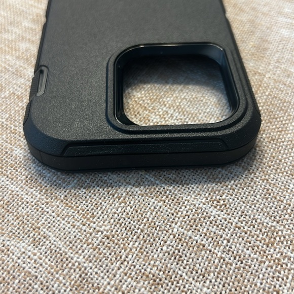 iPhone 14 Pro Otter Box Case - Picture 12 of 16